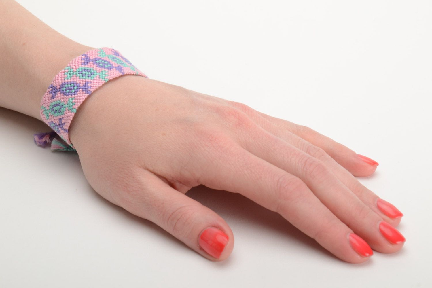 Schönes rosa geflochtenes Armband handgemacht aus Fäden Freundschaftsarmband  foto 5