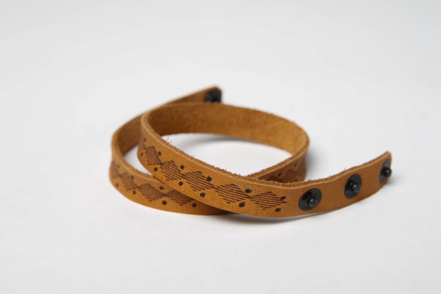 Bracciale in pelle fatto a mano accessorio originale braccialetto alla moda foto 5