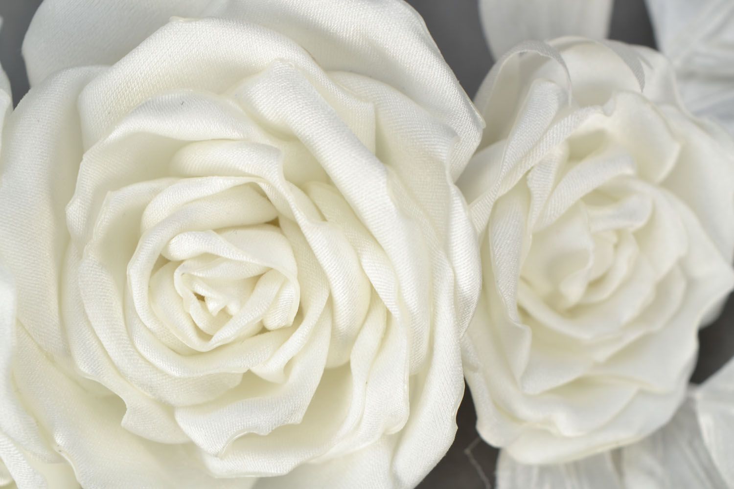 Accessoire de mariage roses blanches fait main photo 3