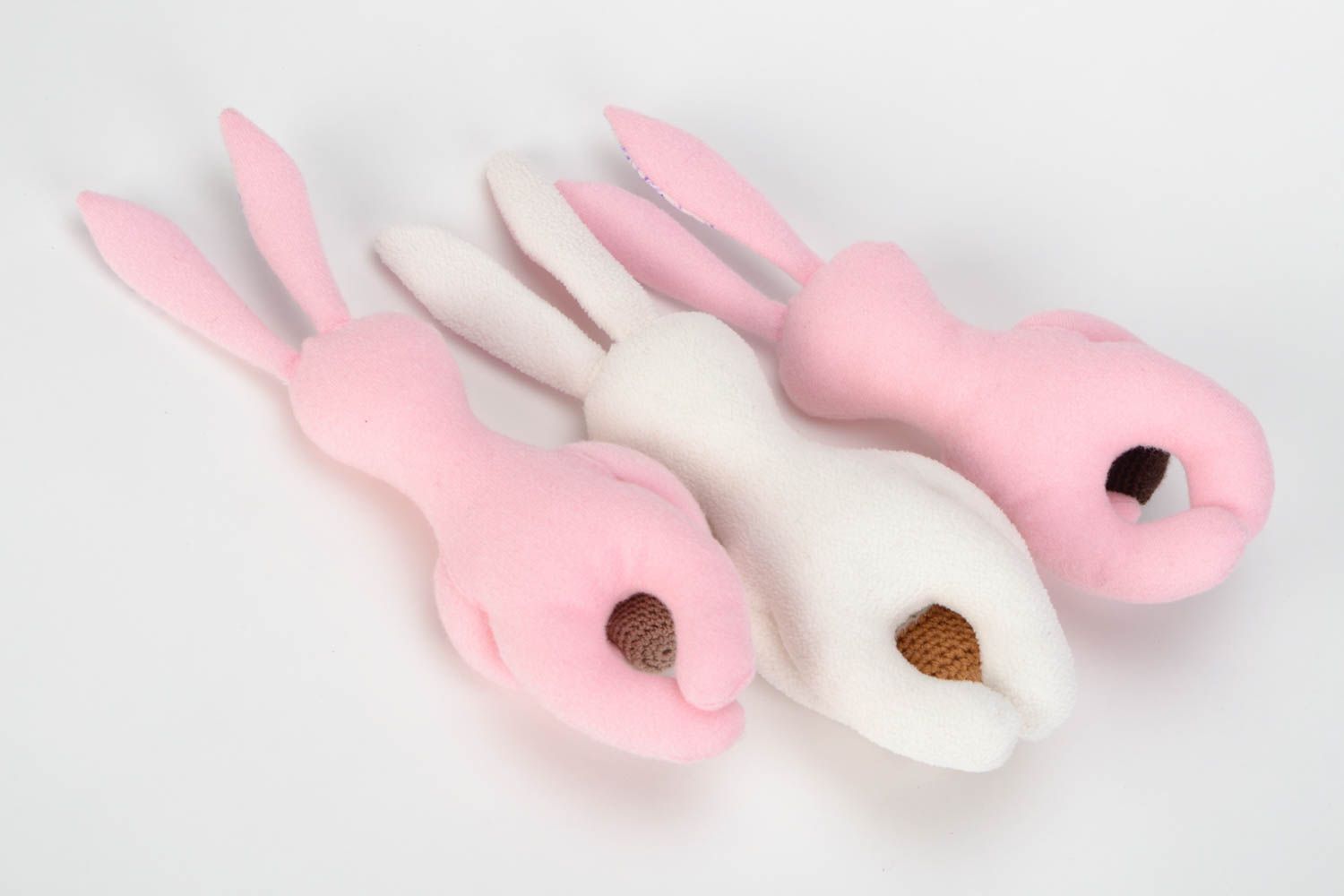 Petits lapins de Pâques en tissu roses blanc avec gâteaux faits main 3 pièces  photo 5
