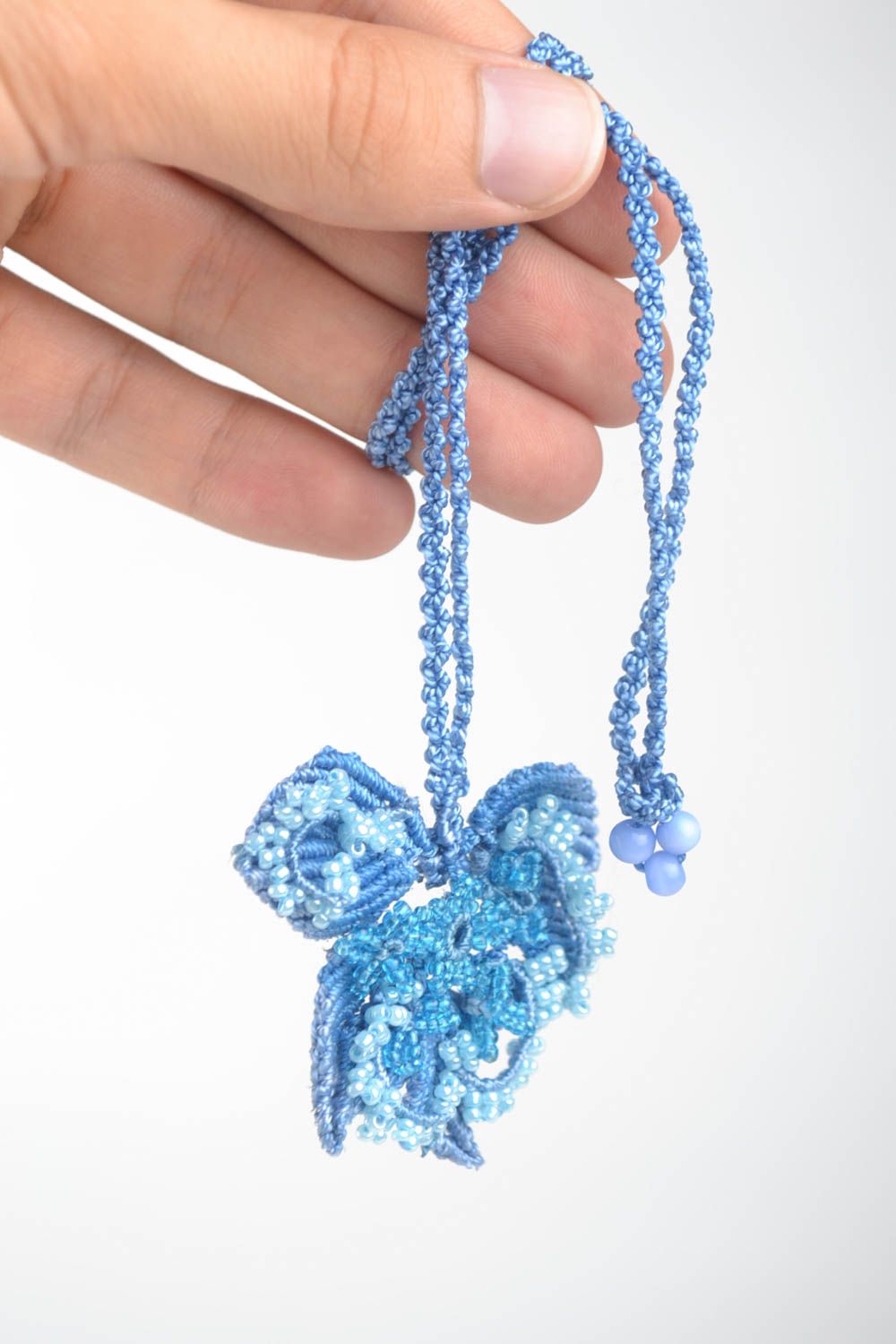 Украшение ручной работы плетеный кулон подвеска на шею с бисером голубая фото 5