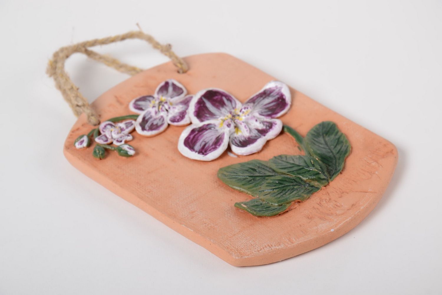Décoration à suspendre avec fleurs lilas faite main en céramique peint photo 4