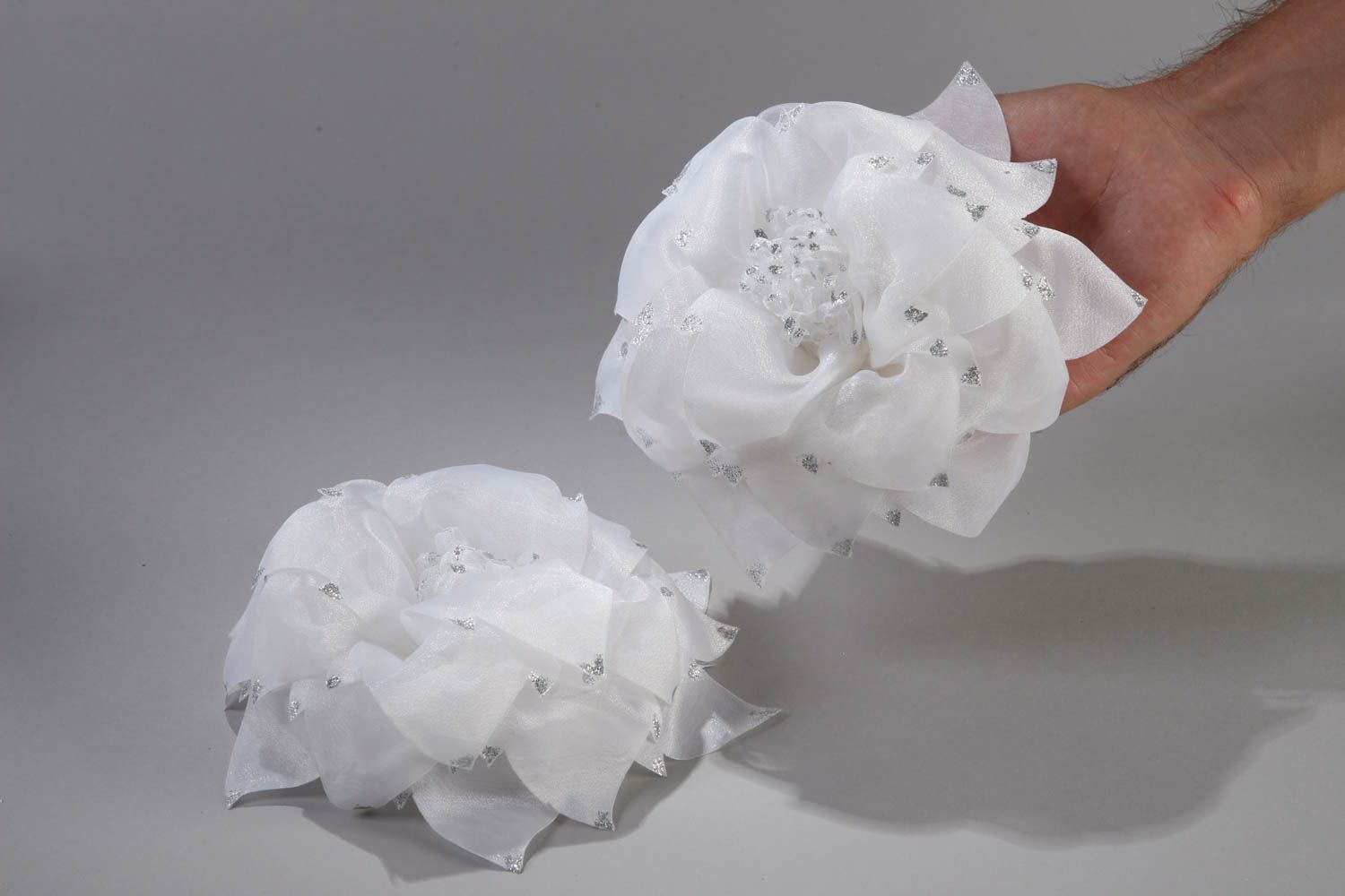 Резинки в цветками ручной работы детские резинки белые аксессуары для волос фото 5
