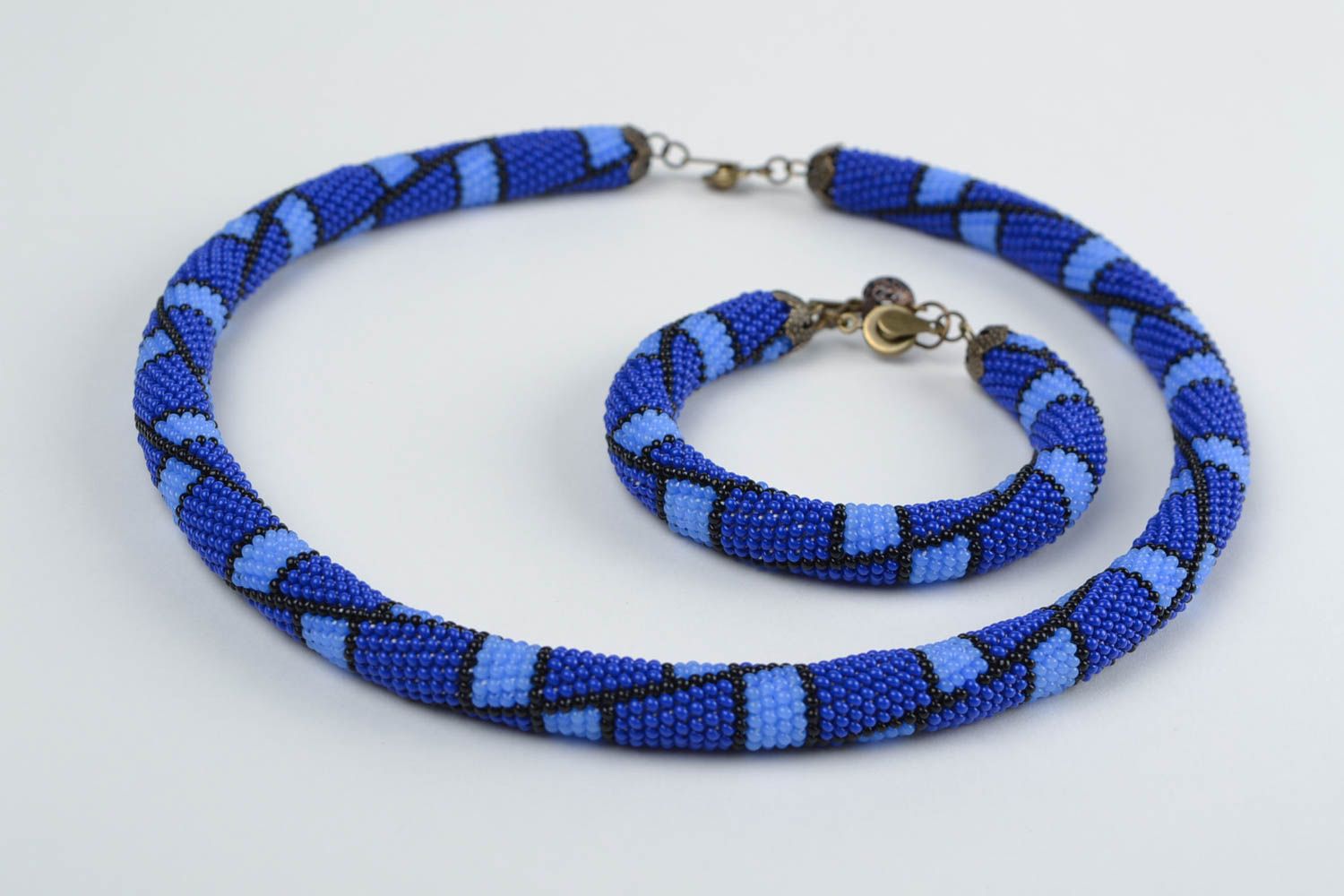 Ensemble de collier et bracelet en perles de rocailles bleus faits main photo 3