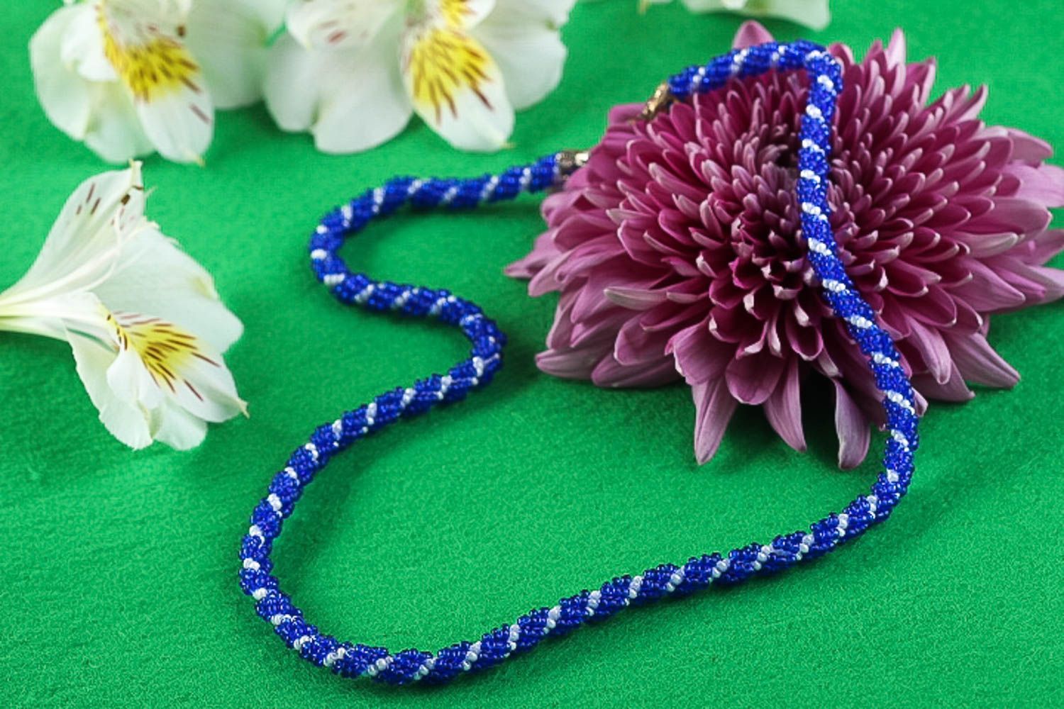 Bright handmade beaded necklace stylish beaded cord necklace cool jewelry photo 1