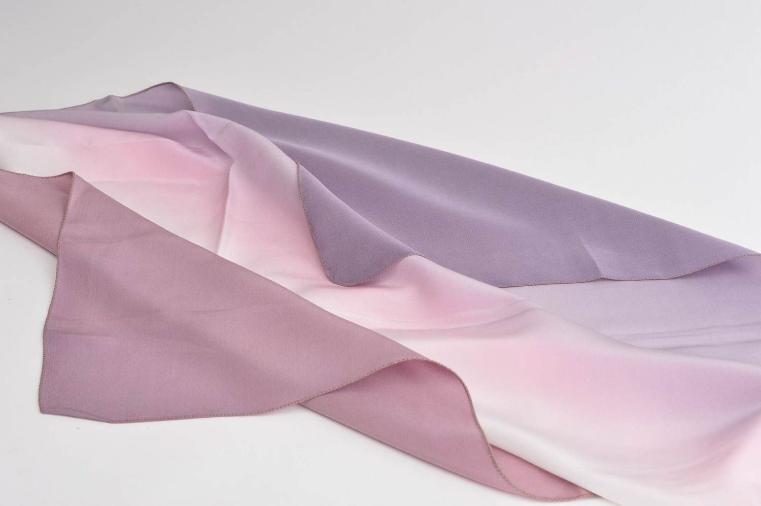 Светлый платок ручной работы оригинальный подарок нарядный платок из шелка фото 2