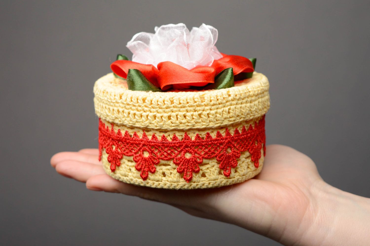 Boîte à bijoux tricotée décorée de dentelle et rubans photo 5