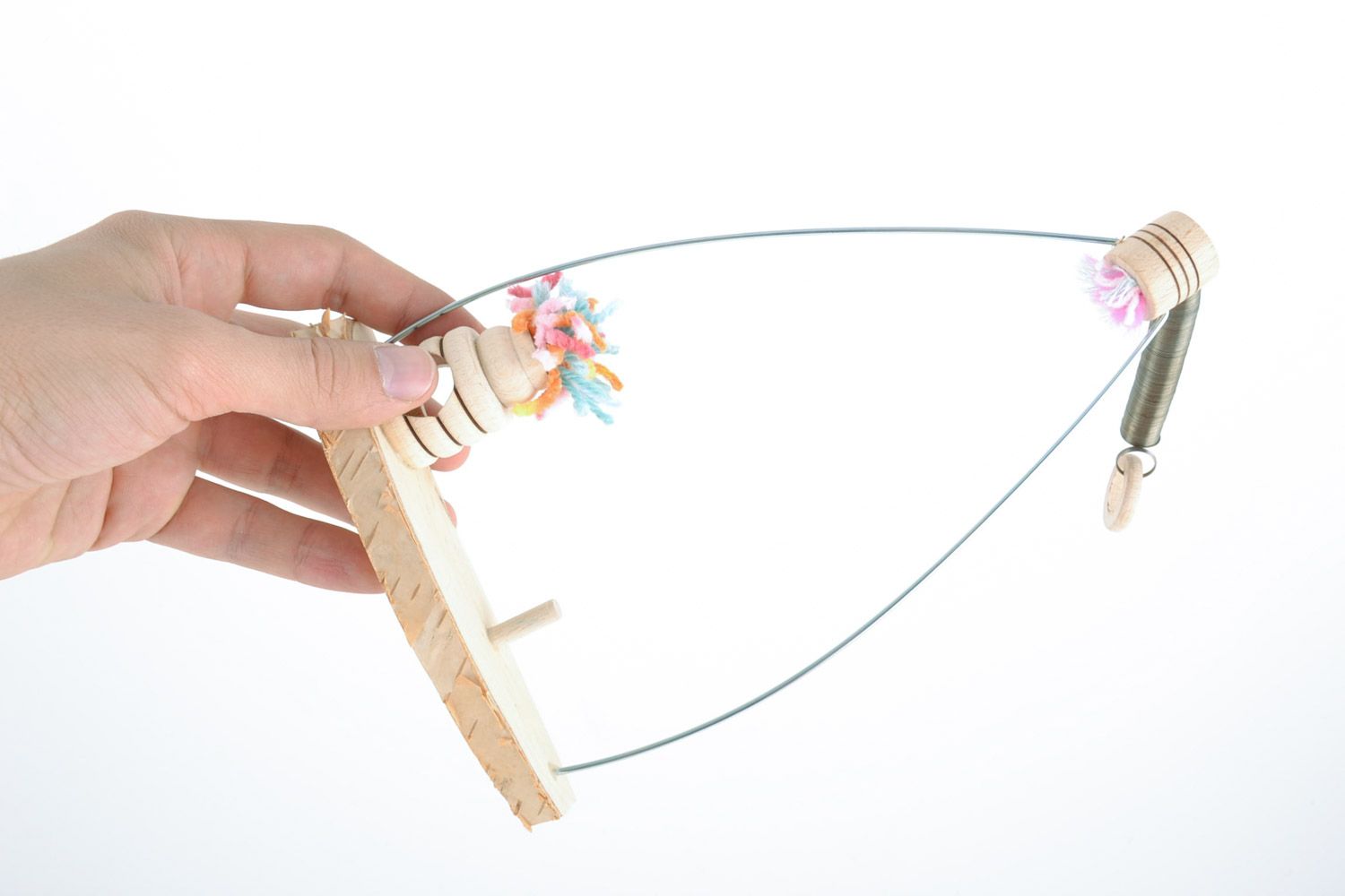 Деревянная игрушка качели ручной работы на пружине авторская красивая детская фото 2