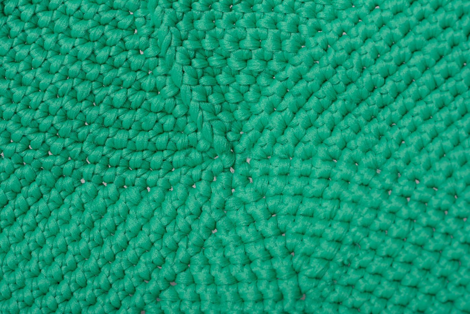 Cesta tejida a ganchillo artesanal verde bonita para casa foto 3