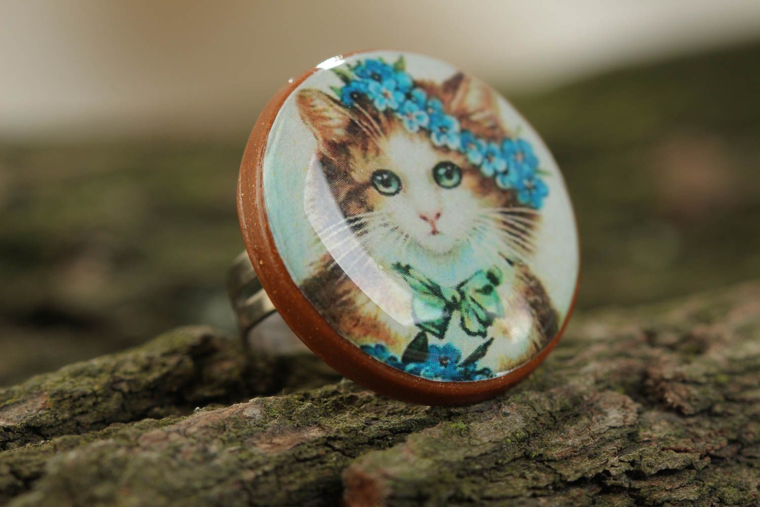 Handmade round polymer clay ring with image of cat and glass glaze on metal basis photo 1