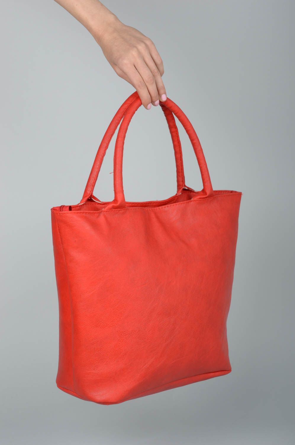 Сумка ручной работы сумка на плечо сумка из кожзама красная большая красивая фото 3