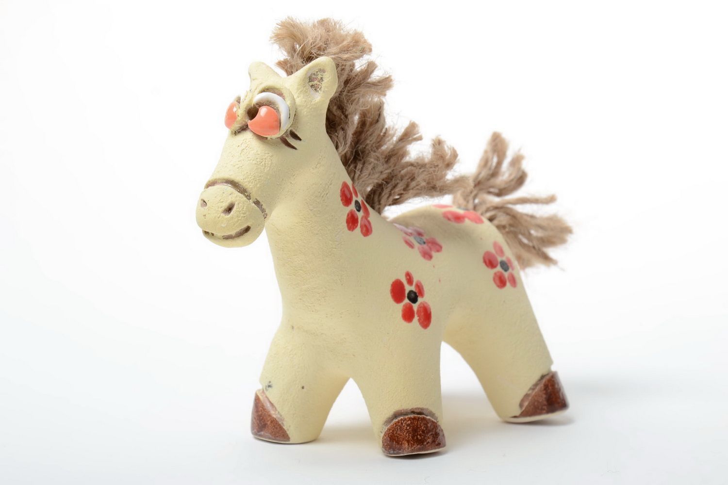 Figurilla artesanal de semiporcelana pintada con pigmentos con forma de caballo foto 3