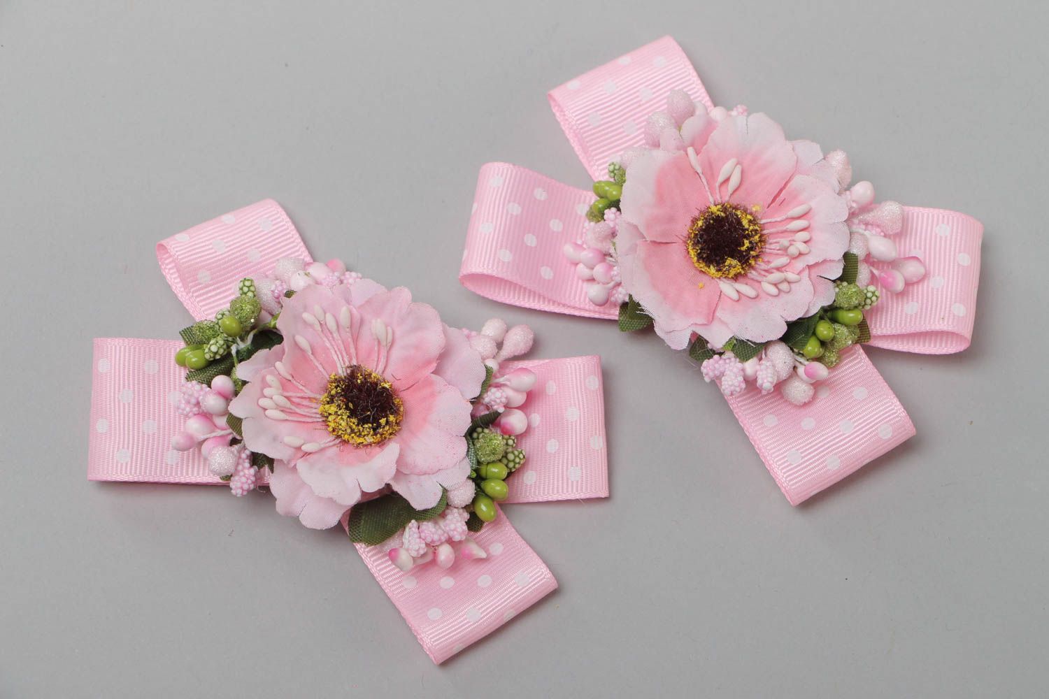 Handmade hair clips with ribbon bows and flowers of tender pink color 2 items photo 2