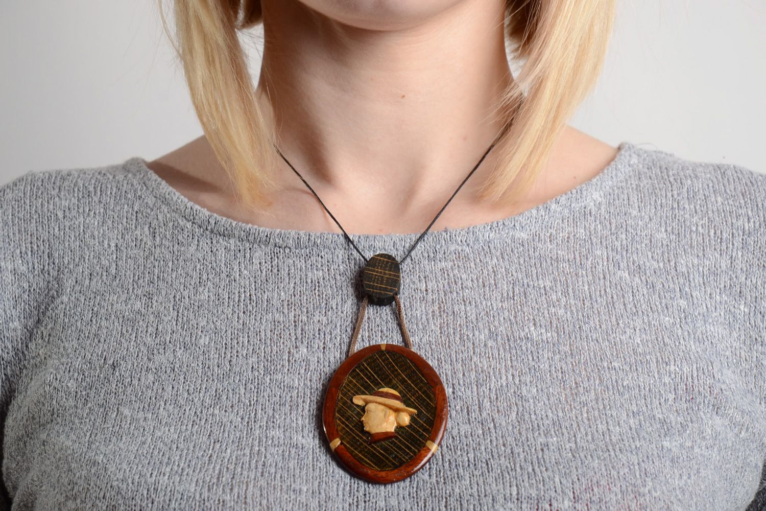 Handmade oval tinted neck pendant carved of wood with intarsia for women photo 2