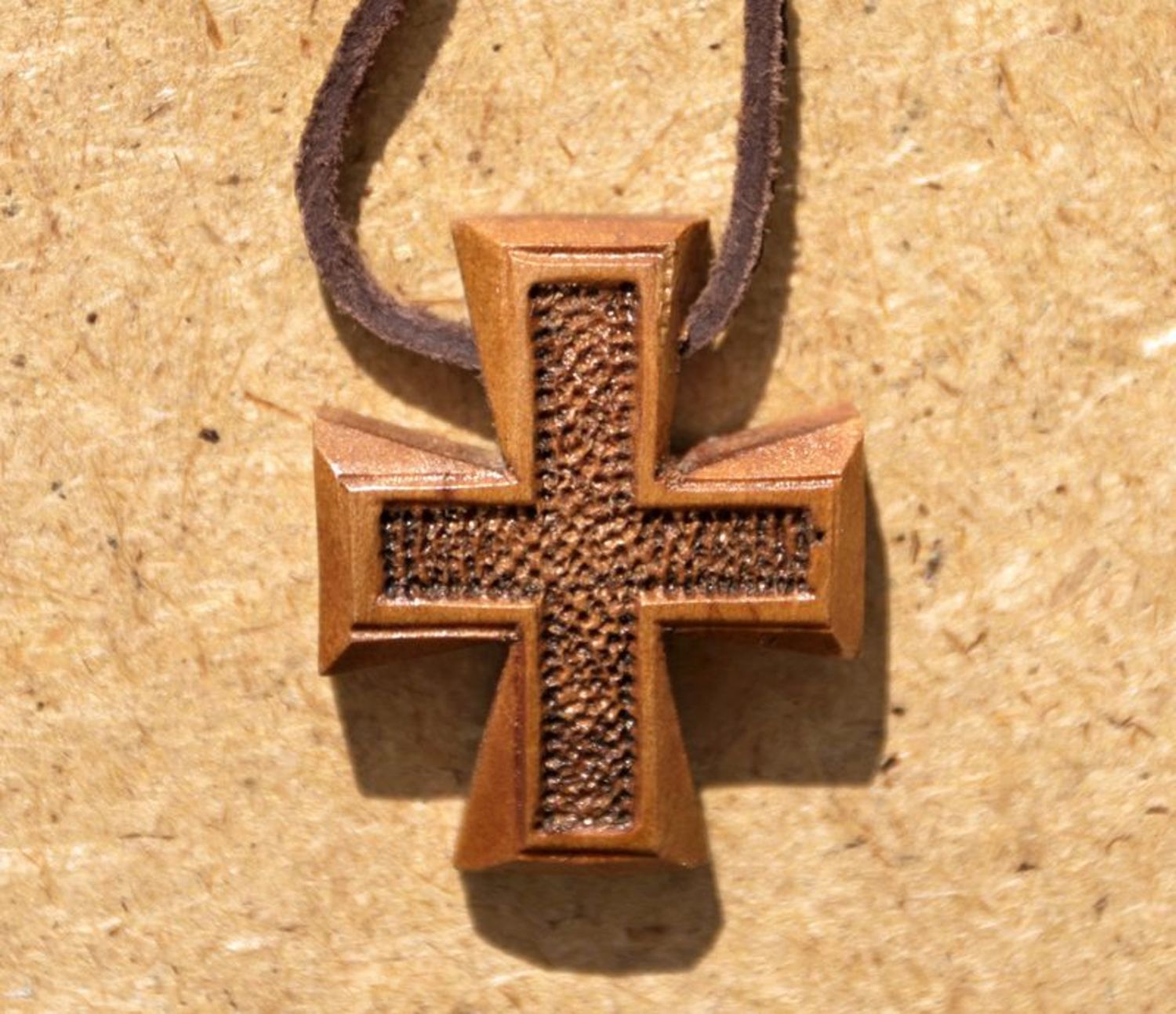 Крестик деревянный нательный фото 1