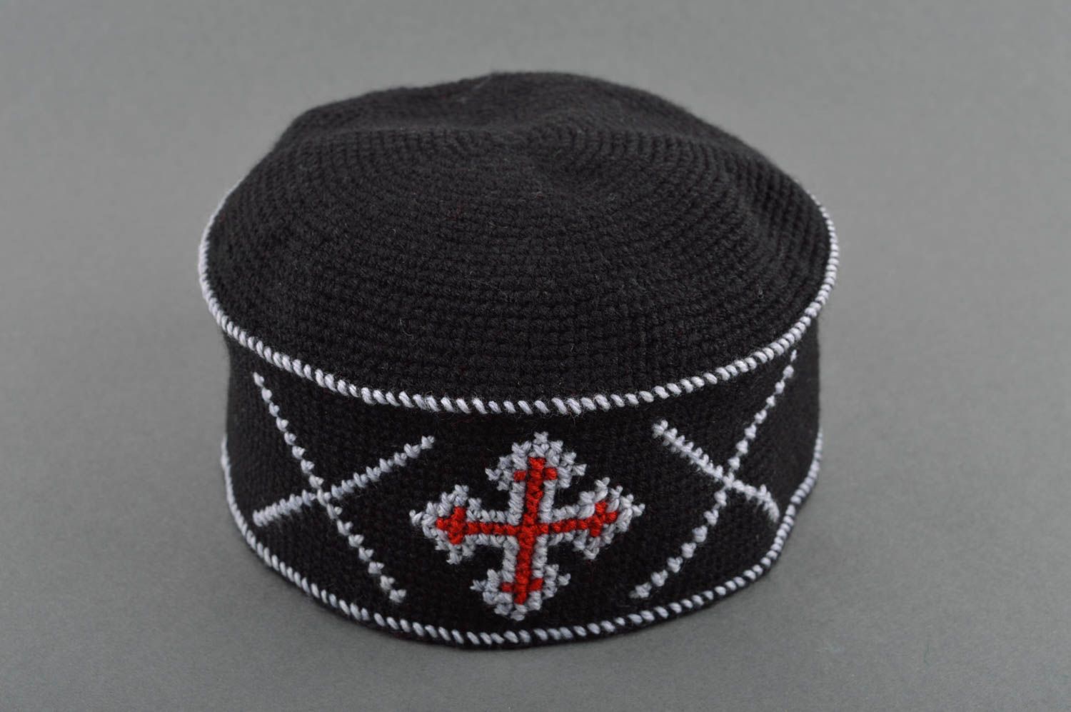 Bonnet tricoté Chapeau fait main noir avec broderie Couvre-chef original photo 1