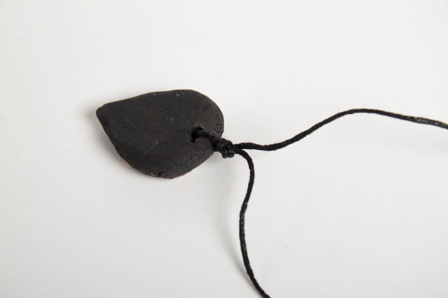 Кулон ручной работы скрипичный ключ авторский кулон подвеска из глины черная фото 3