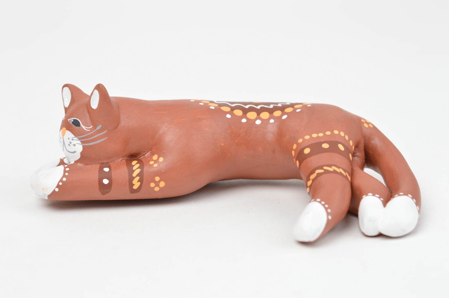 Petite figurine chat brun en argile peinte faite main décorative de créateur photo 3