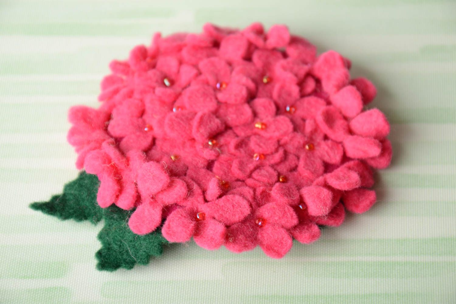 Handmade Blumen Brosche Schmuck für Frauen Designer Accessoire aus Filz rosa foto 1