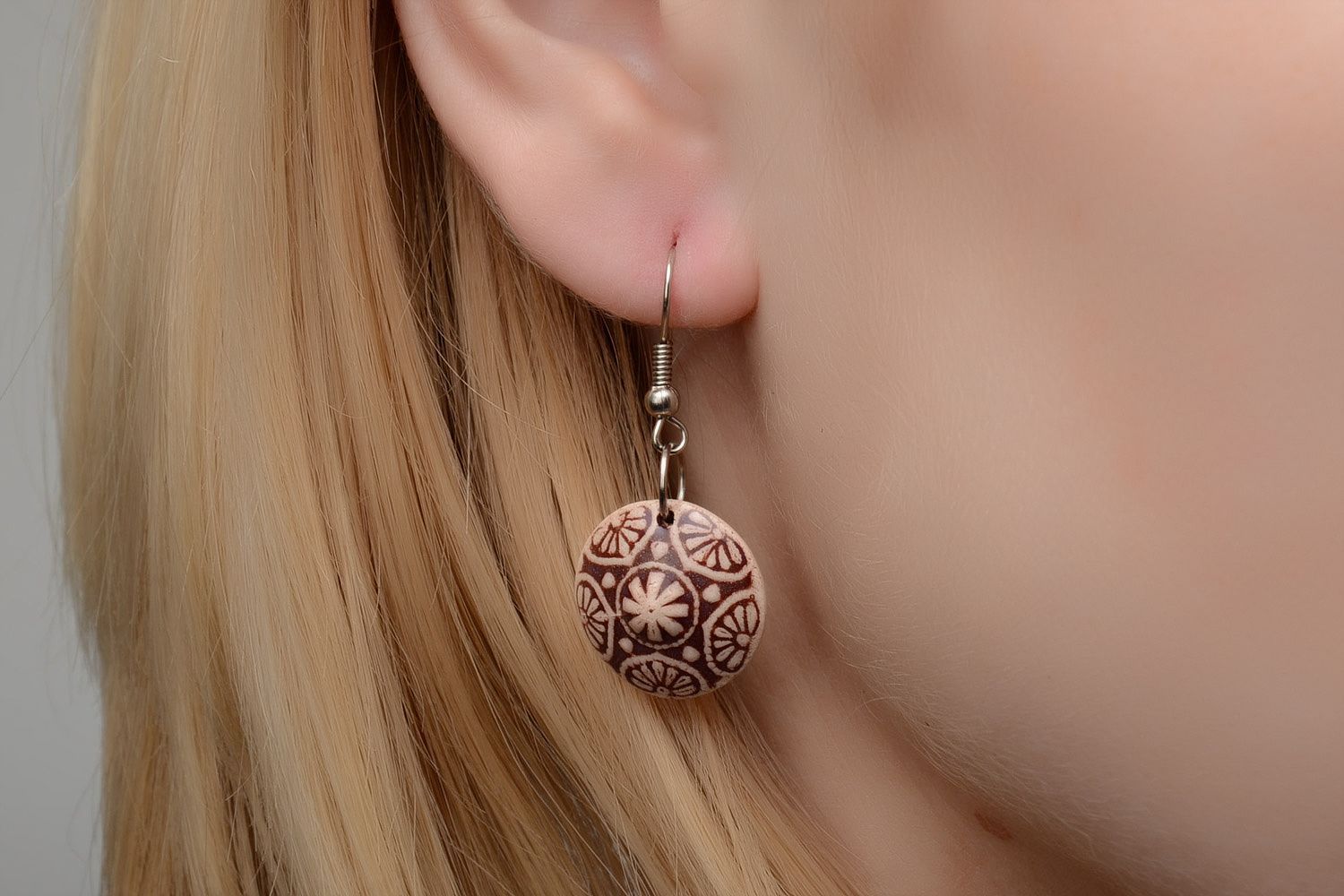 Handmade clay dangle round earrings of brown color with ornament  photo 2