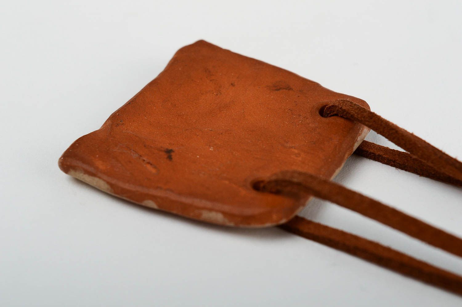 Украшение ручной работы подвеска на шею кулон из глины расписной коричневый фото 4