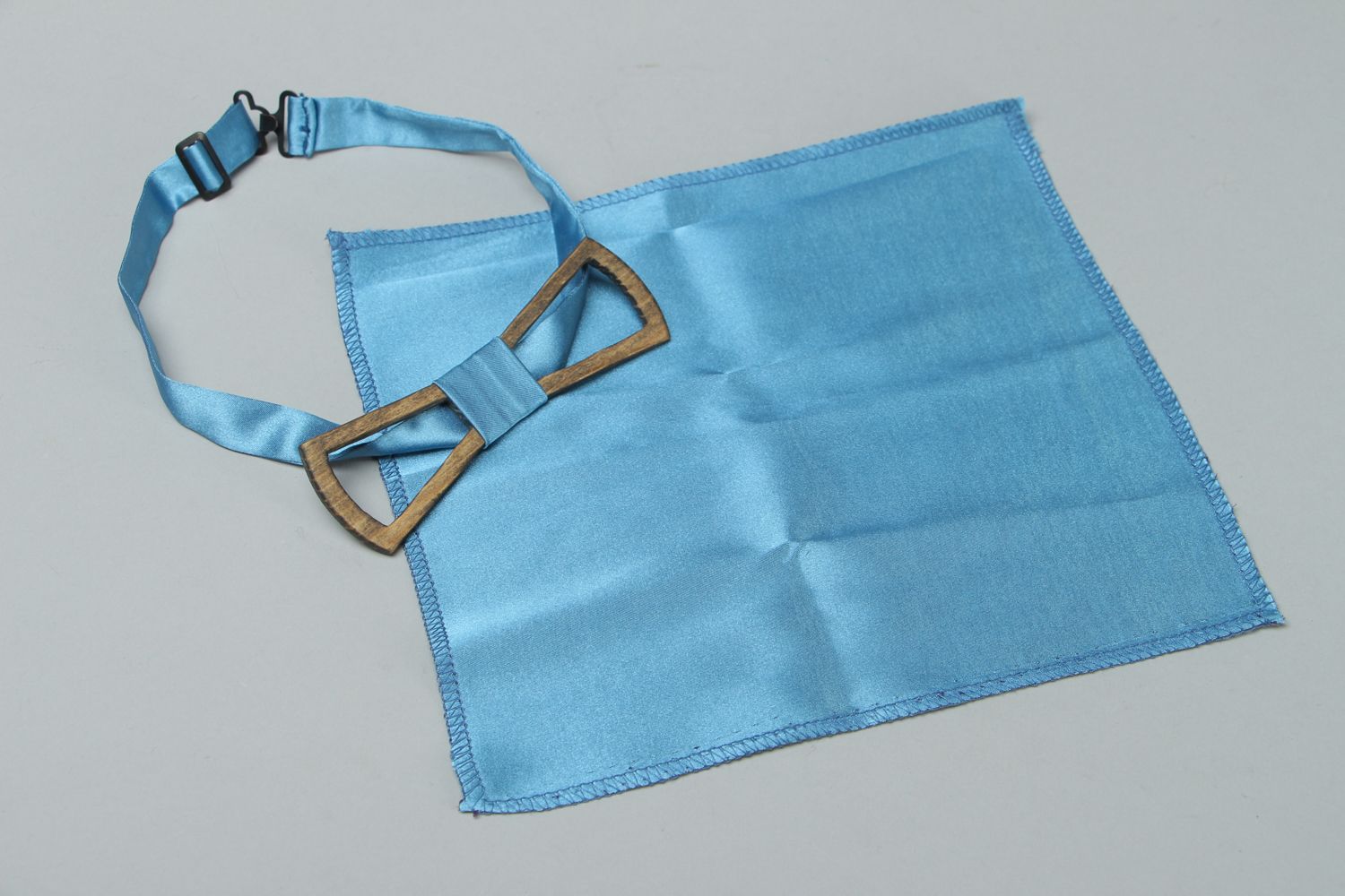 Corbata de lazo y pañuelo de bolsillo  foto 1