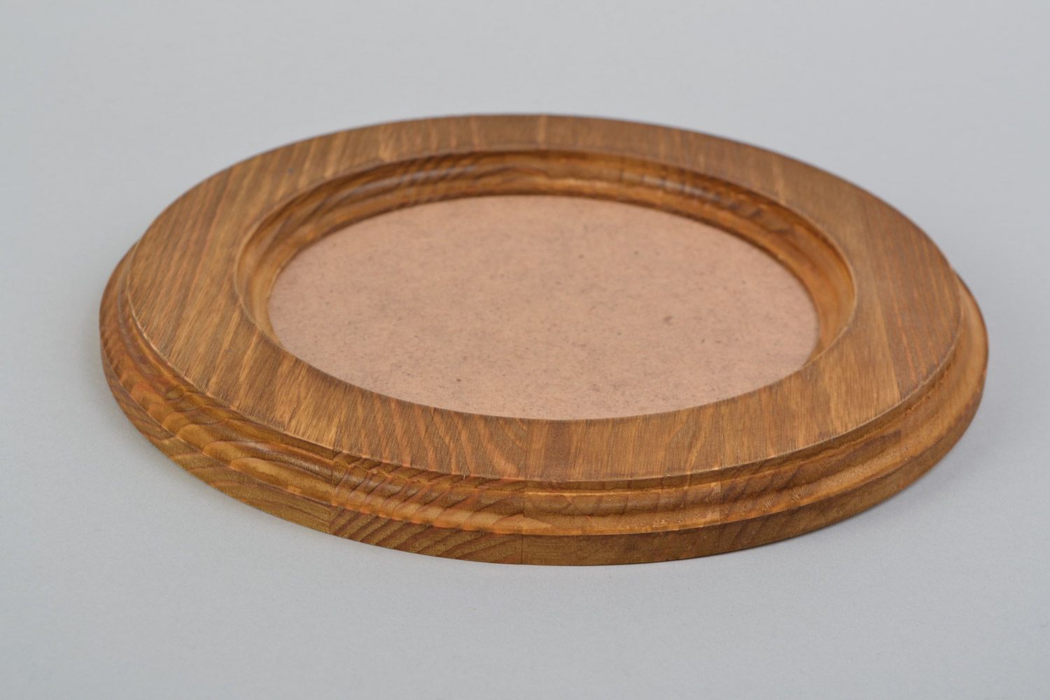 Деревянная рамка для фото из сосны круглая ручной работы маленькая красивая фото 3