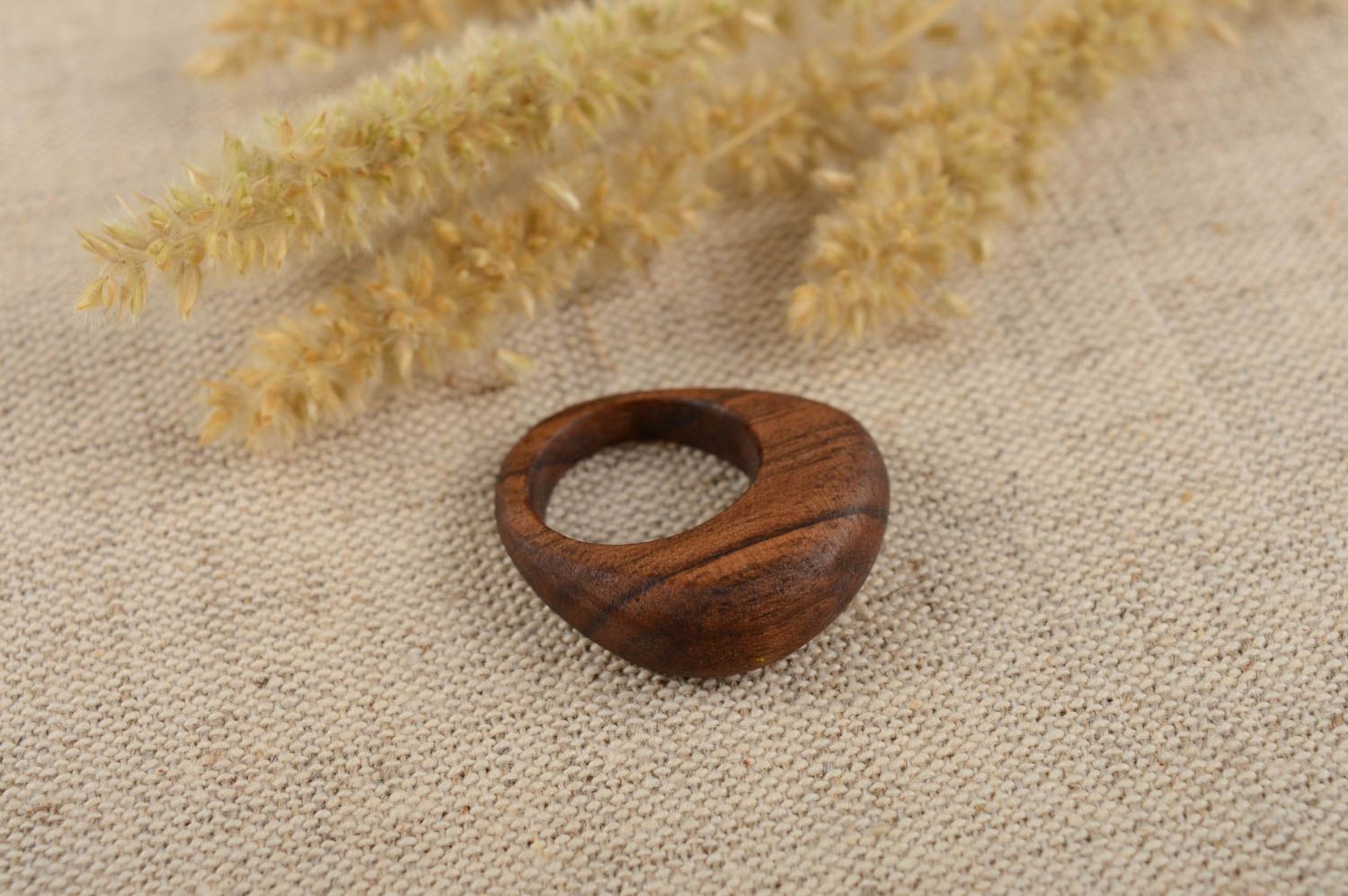 Кольцо из дерева ручной работы дизайнерское украшение изделие из дерева фото 1