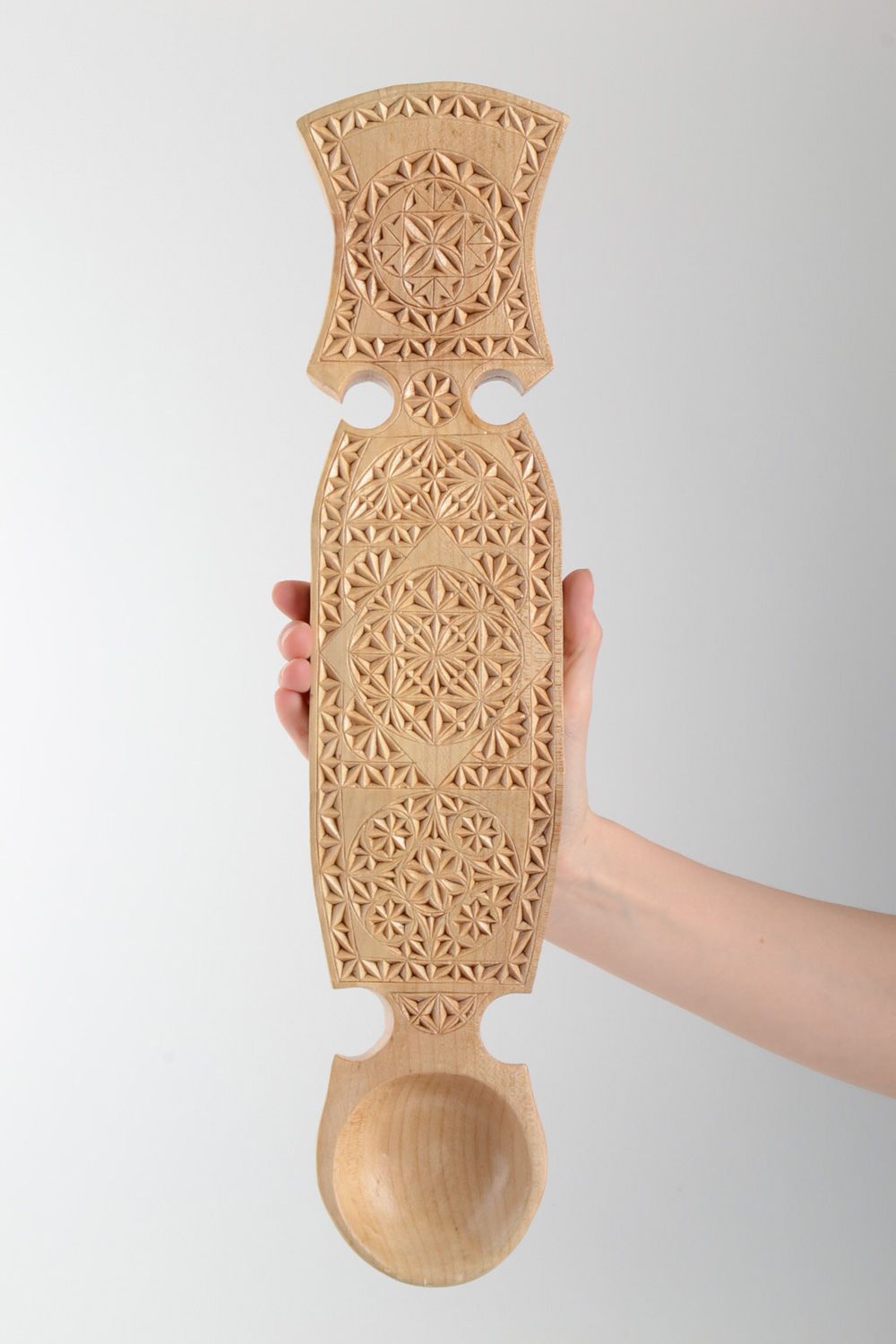 Großer heller dekorativer handgemachter Löffel aus Holz foto 5