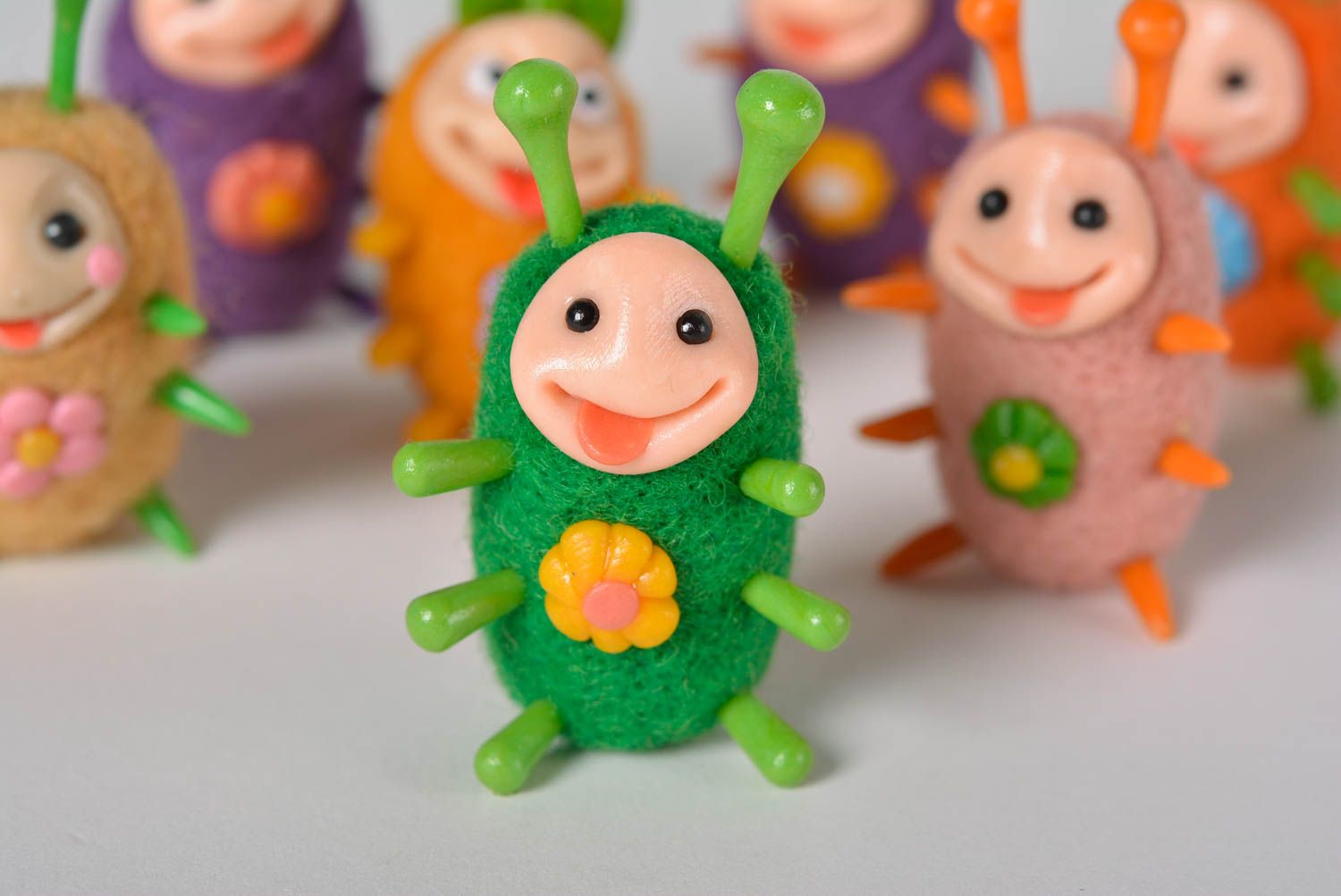 Handmade woolen green toy plastic designer figurine stylish statuette photo 4