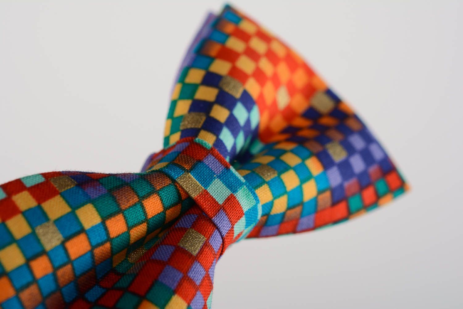 Gravata borboleta costurada de gabardine e algodão Quadrados coloridos foto 4