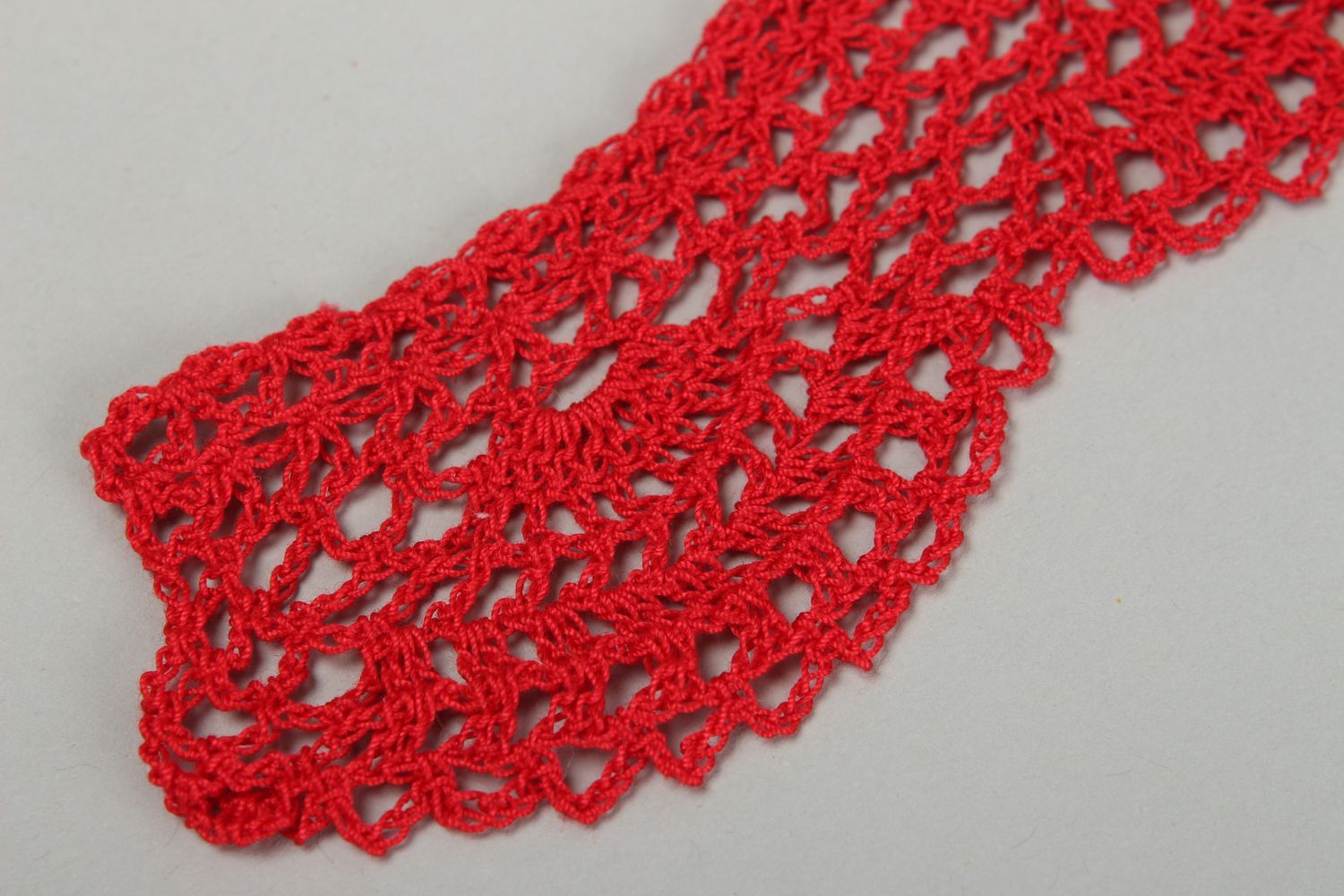 Col tricoté fait main Bijou original rouge Accessoires tricot rouge design photo 3