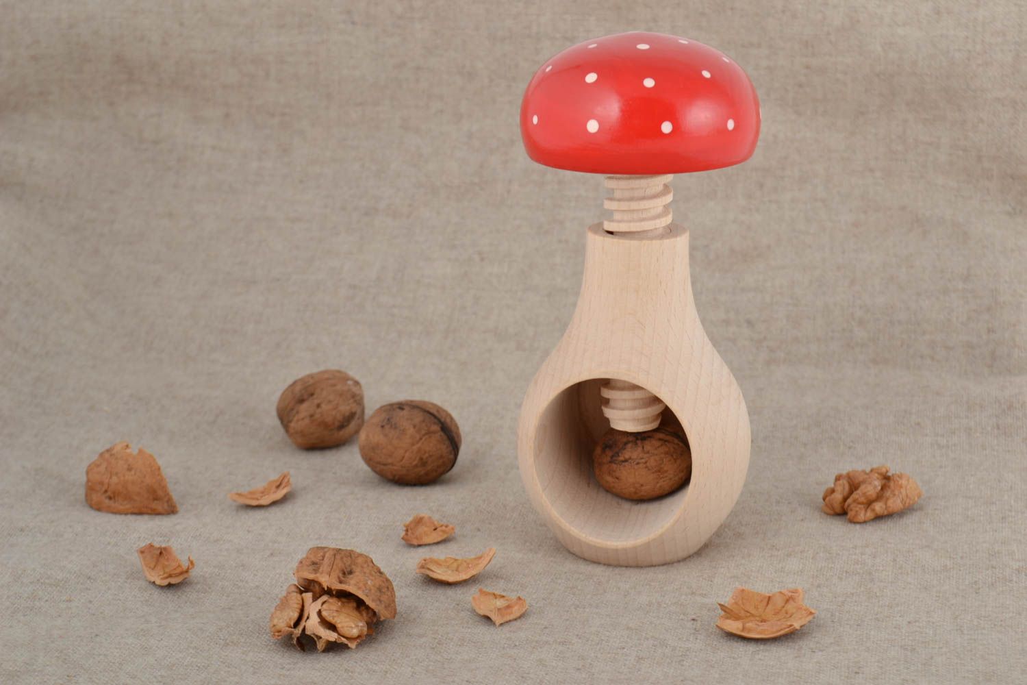 Casse-noix à vis en bois en forme de champignon amanite fait main original photo 1