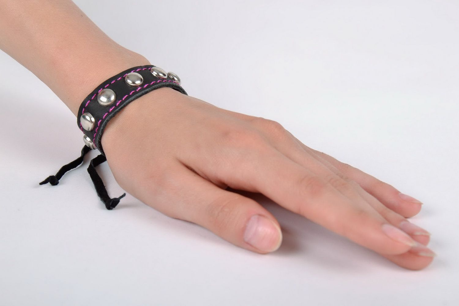 Black leather bracelet with pink line photo 4