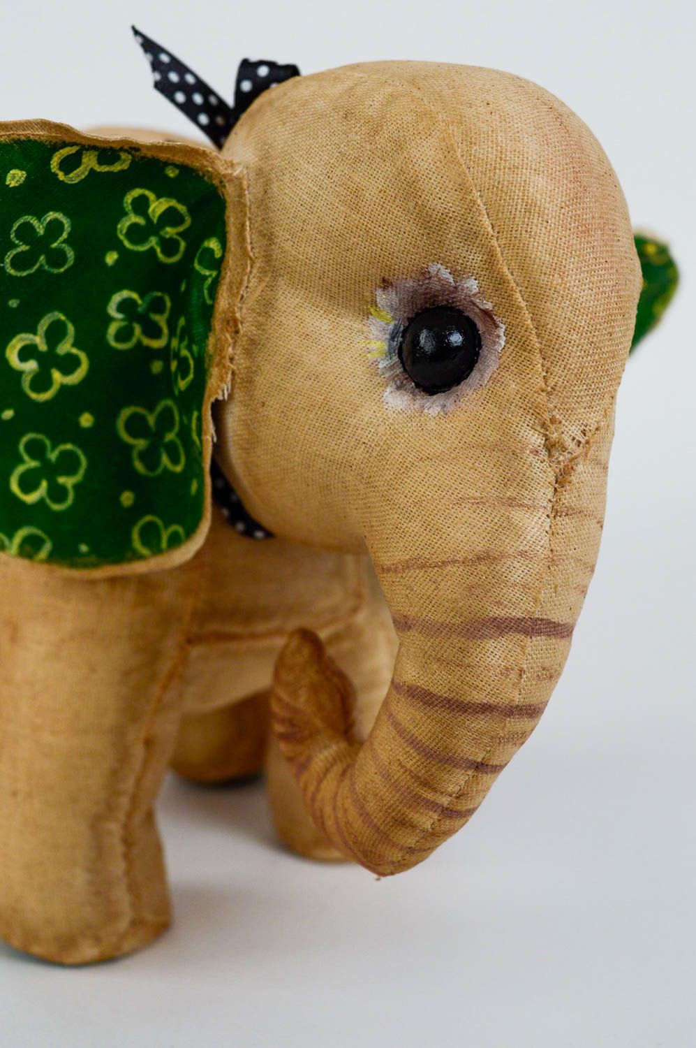 Aroma Kuscheltier Elefant aus Stoff mit Duft bemalt handgemacht in Beige Grün foto 4
