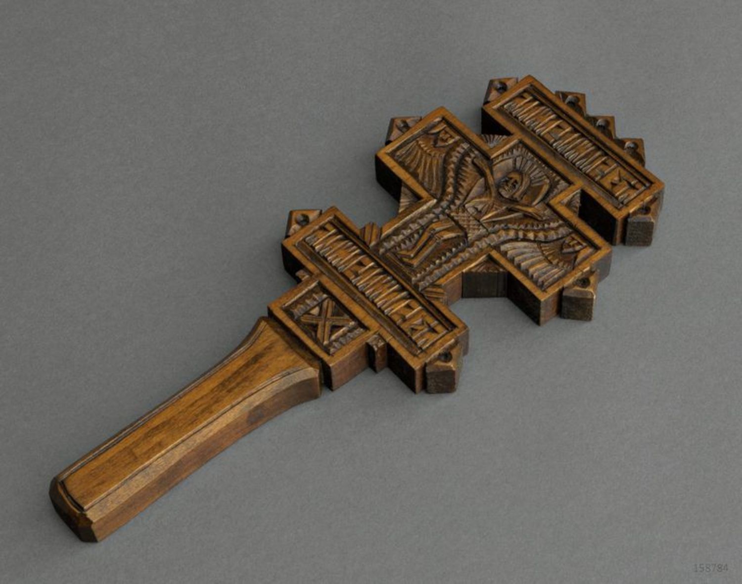 Деревянный крест настенный фото 1