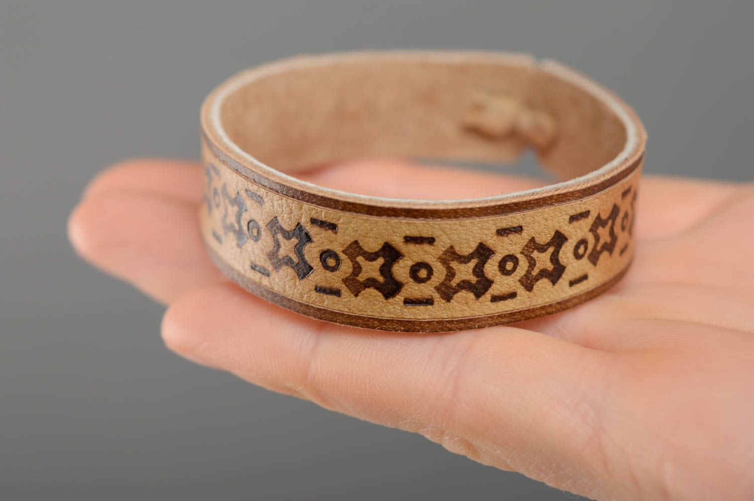 Ethnic light leather bracelet with pyrography photo 4