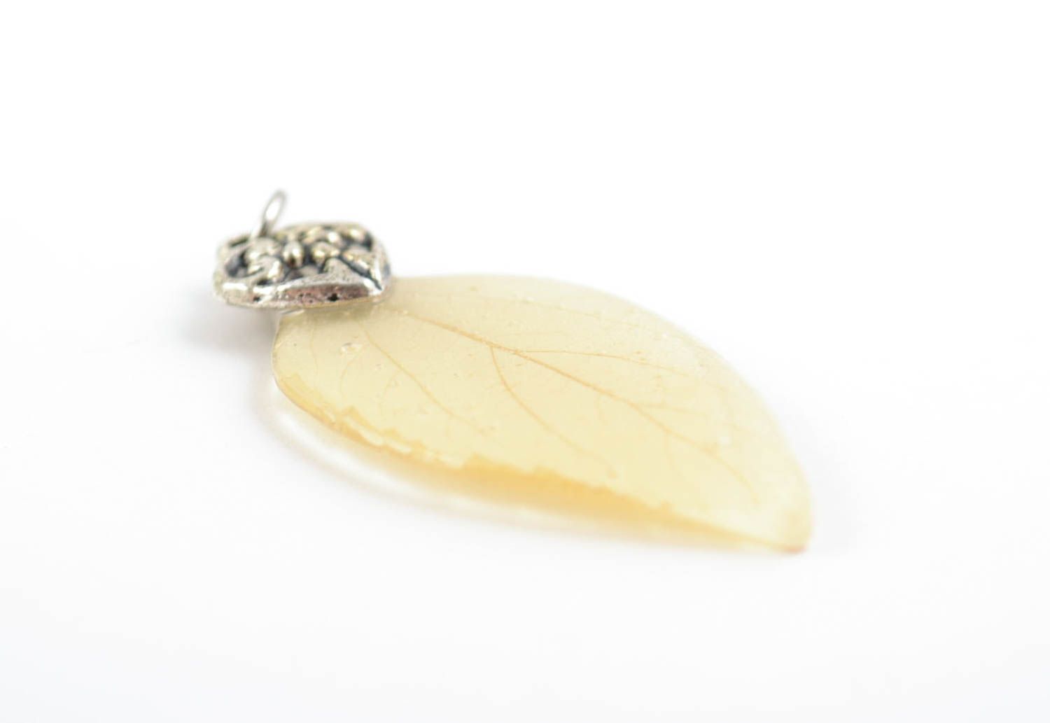 Tender handmade designer pendant necklace with leaf in epoxy resin photo 4
