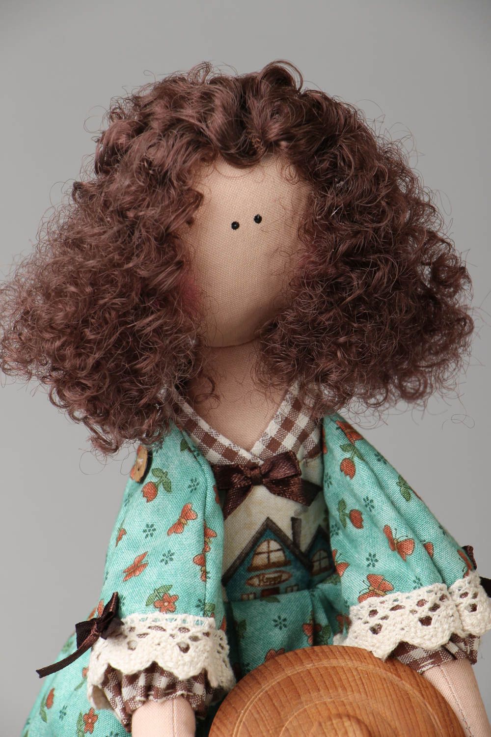 Авторская текстильная кукла со шкатулкой фото 2