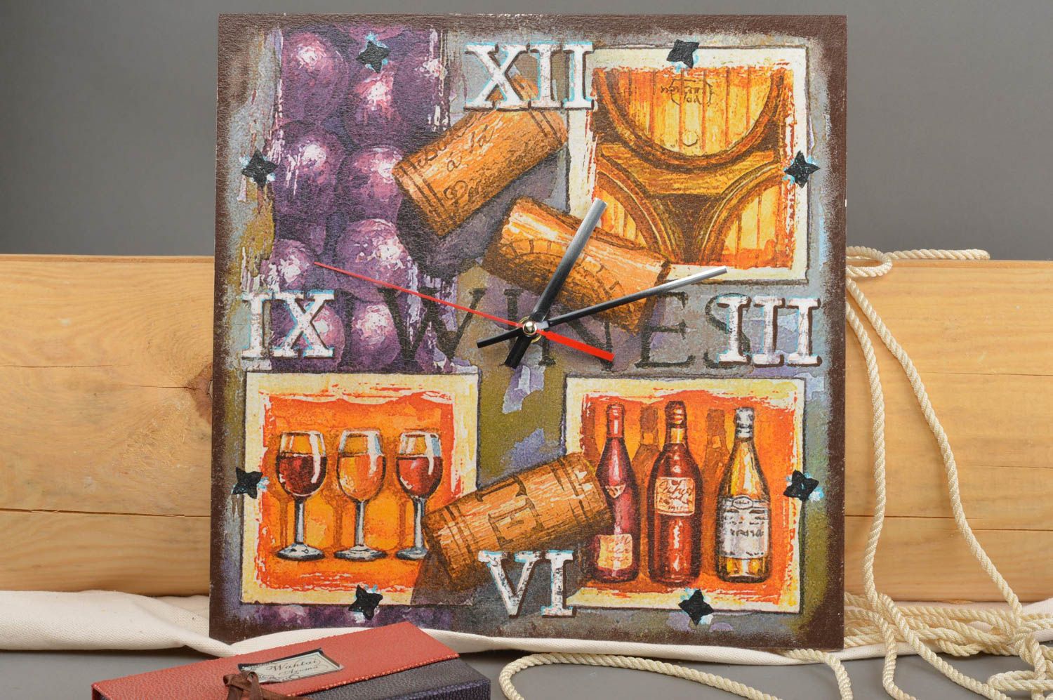 Часы в технике декупаж из ДСП квадратные с вином на кухню ручной работы фото 1