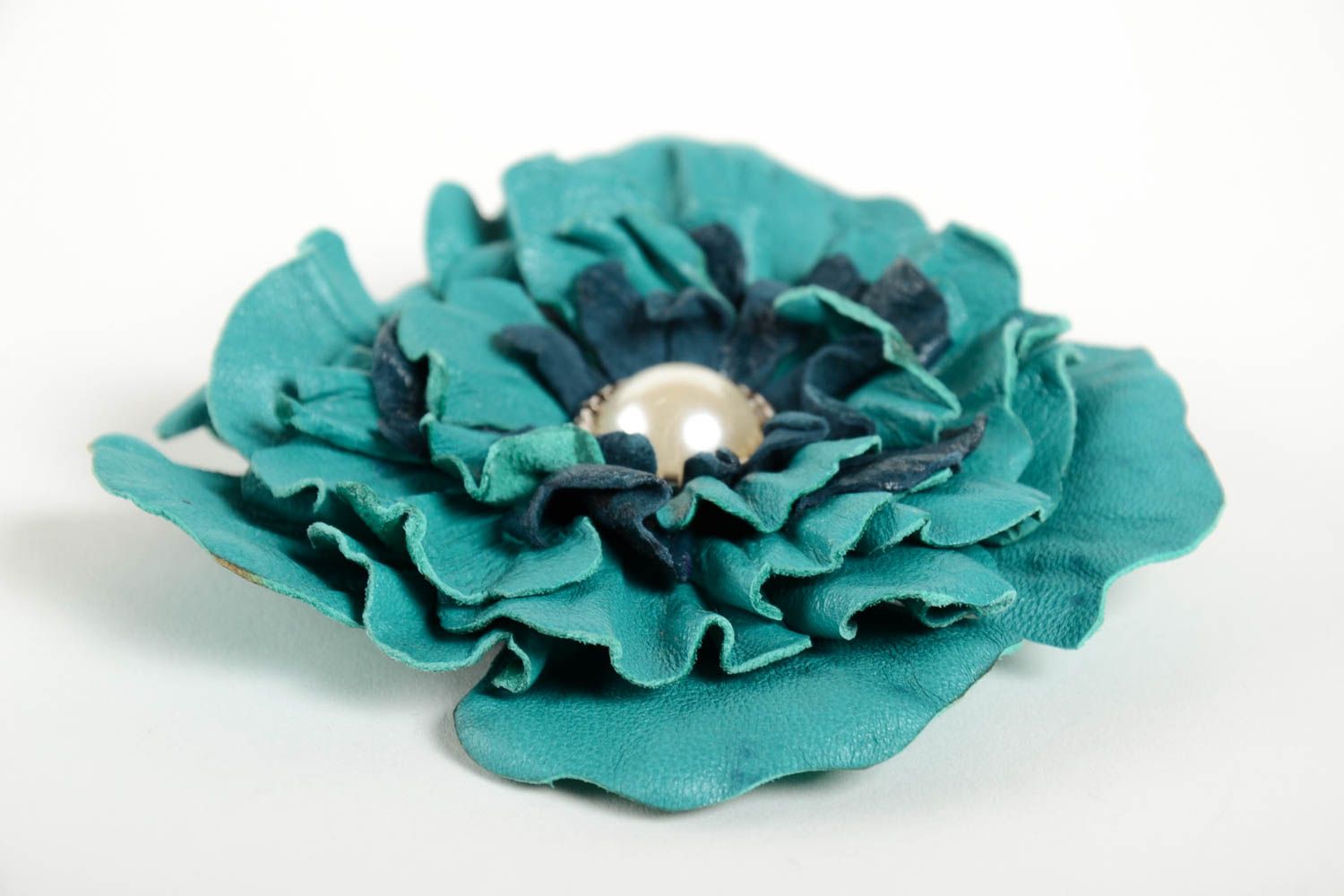 Broche fantaisie Bijou fait main cuir naturel fleur turquoise Accessoire femme photo 5
