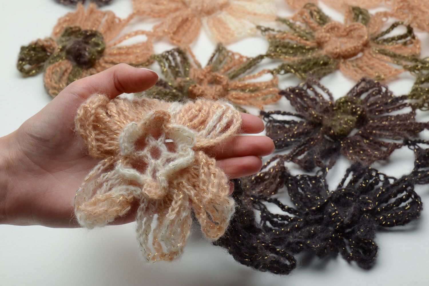 Châle tricoté au crochet en angora et laine fait main à fleurs original photo 5