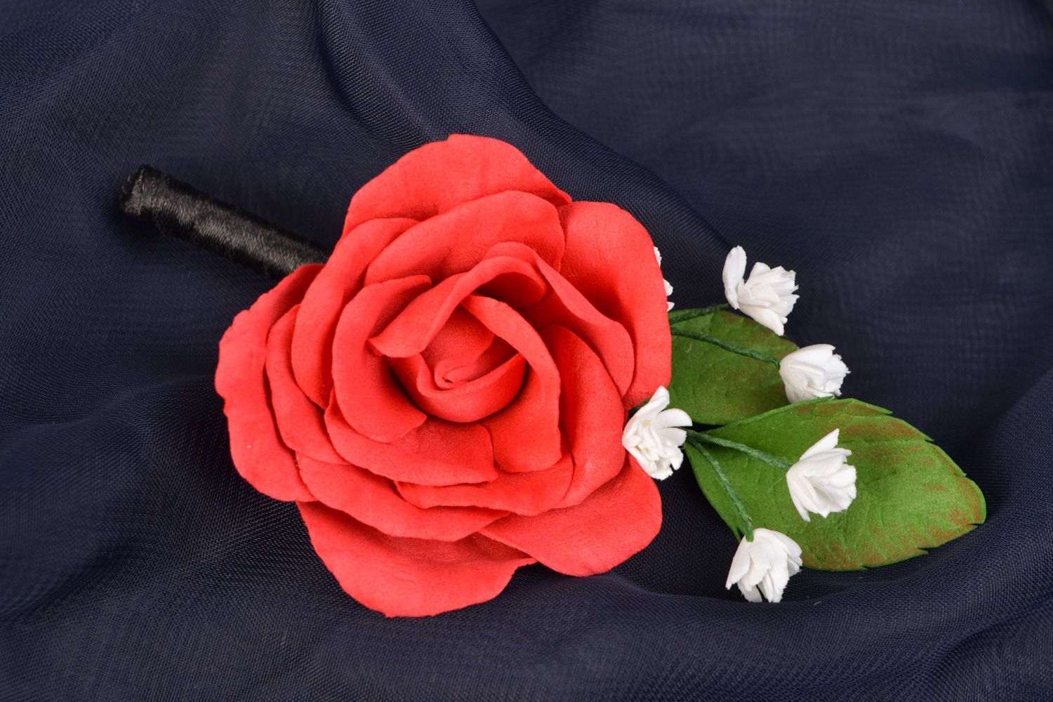Свадебная бутоньерка красная роза  фото 1