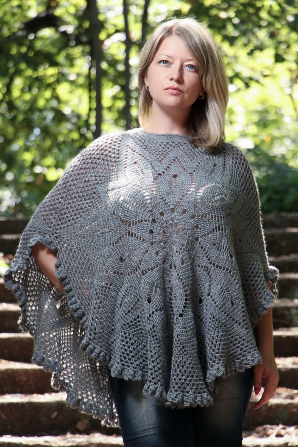 Poncho tricot en laine grise pour femme photo 1