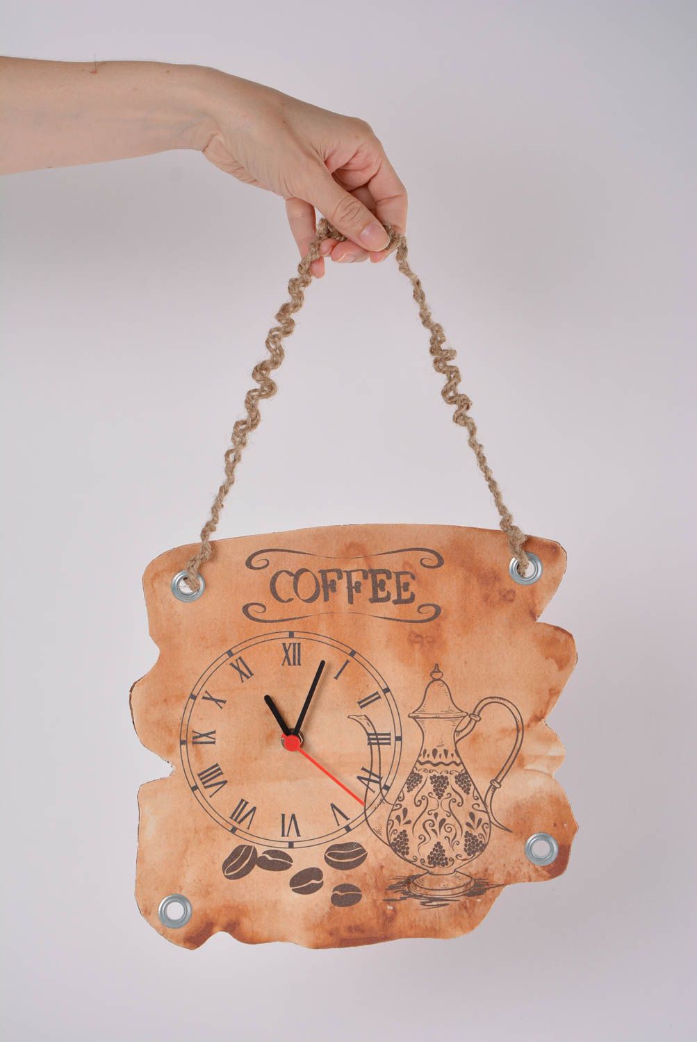 Часы из пробки с оригинальным принтом на холсте коричневые ручной работы фото 5