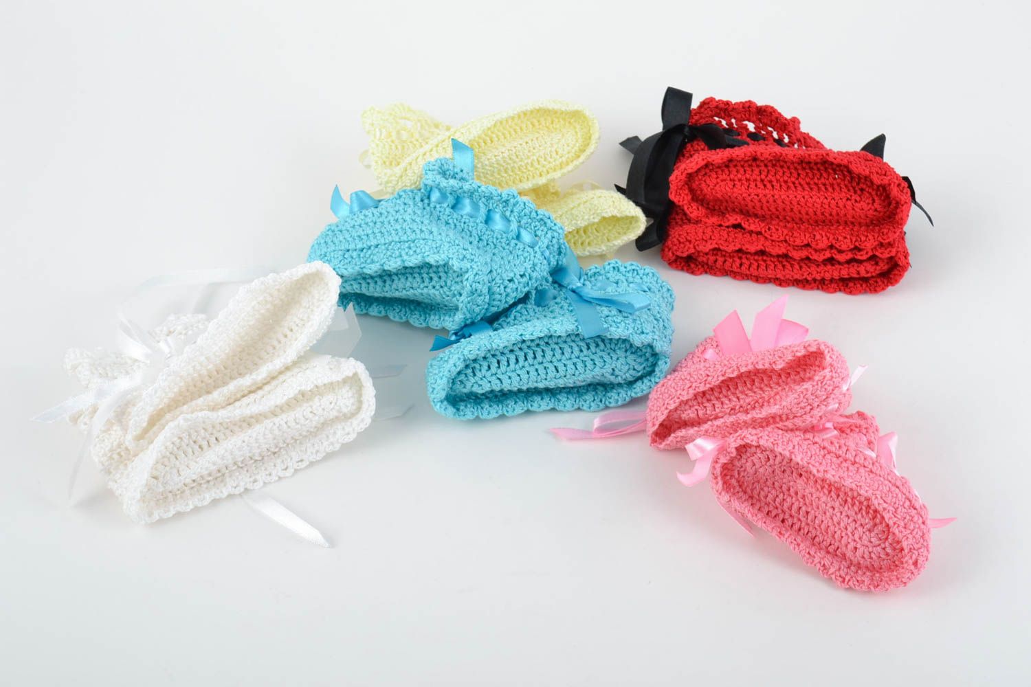Lot de chaussons de bébé tricotés en coton faits main avec rubans 5 paires photo 5