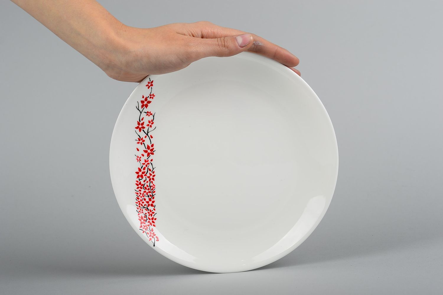 Белая тарелка ручной работы кухонная посуда керамическая тарелка с цветочками фото 2