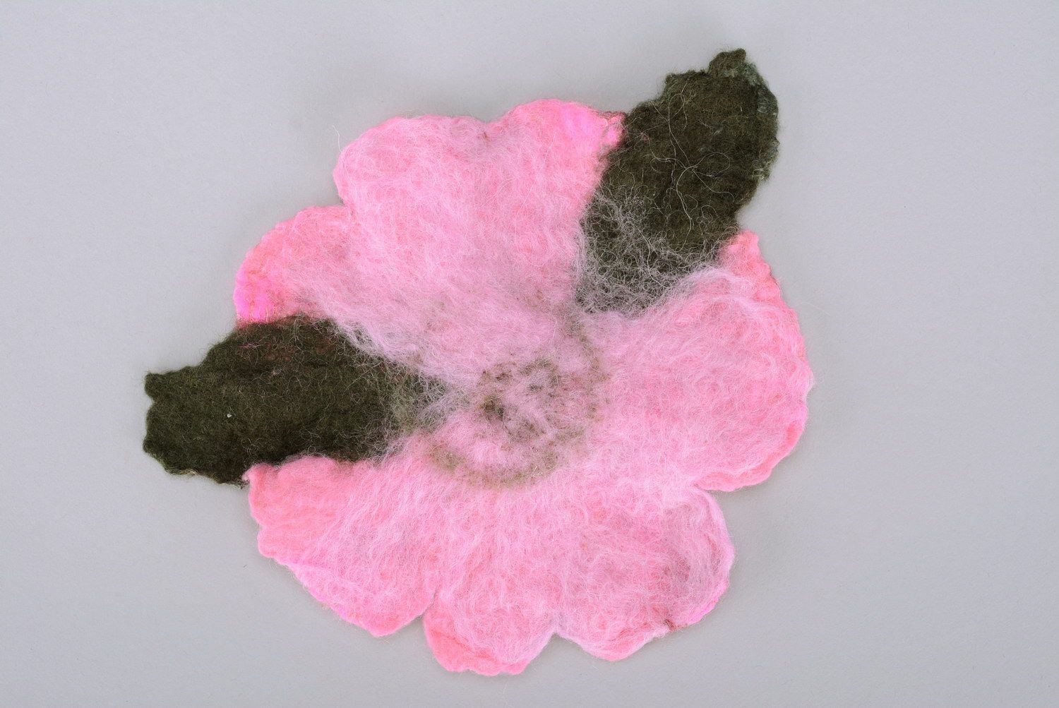 Brooch made from wool and pearls Pink flower photo 3