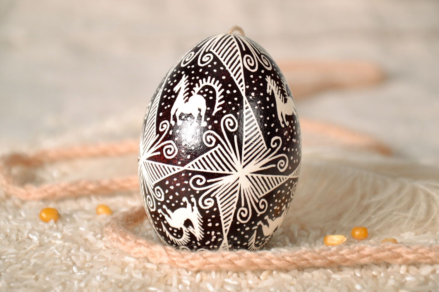 Huevo decorativo a base del huevo de gansa foto 1