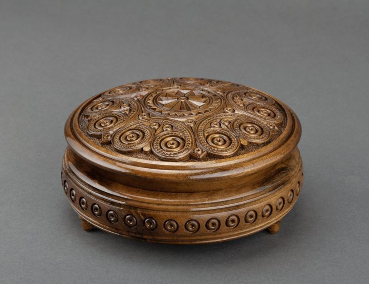 Round carved box photo 3